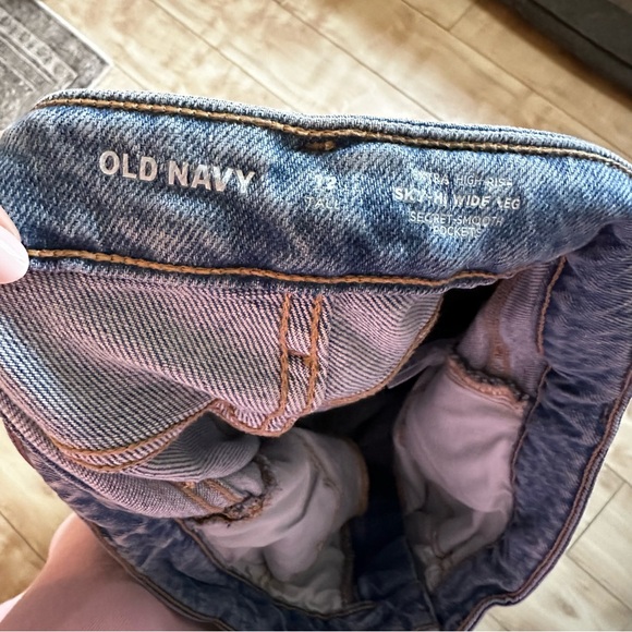 NWOT Old Navy Sky High Wide Leg Jeans - Picture 3 of 3